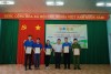 Lãnh đạo Đảng ủy xã Thiện Hưng trao thư cảm ơn