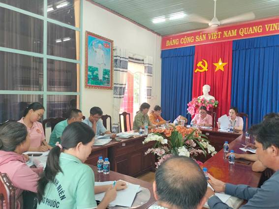 Ngân hàng Chính sách xã hội huyện Bù Đốp giao ban định kỳ tháng 5/2025 với Hội đoàn thể cùng tổ Tiết kiệm và vay vốn xã Hưng Phước
