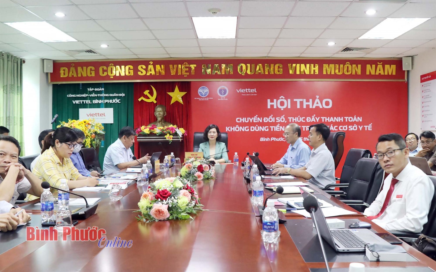Ủy viên Ban Thường vụ Tỉnh ủy, Phó Chủ tịch UBND tỉnh Trần Tuyết Minh; lãnh đạo các trung tâm y tế, bệnh viện, phòng khám đa khoa và cơ sở y tế trên địa bàn tỉnh tham dự hội thảo.