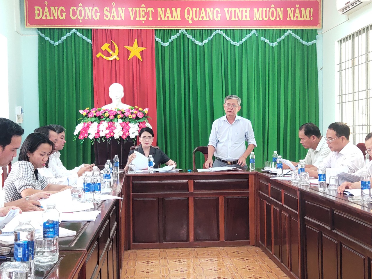 Đ/c Trần Văn Bình - Bí thư Đảng uỷ xã Thanh Hoà báo cáo giải trình tại hội nghị